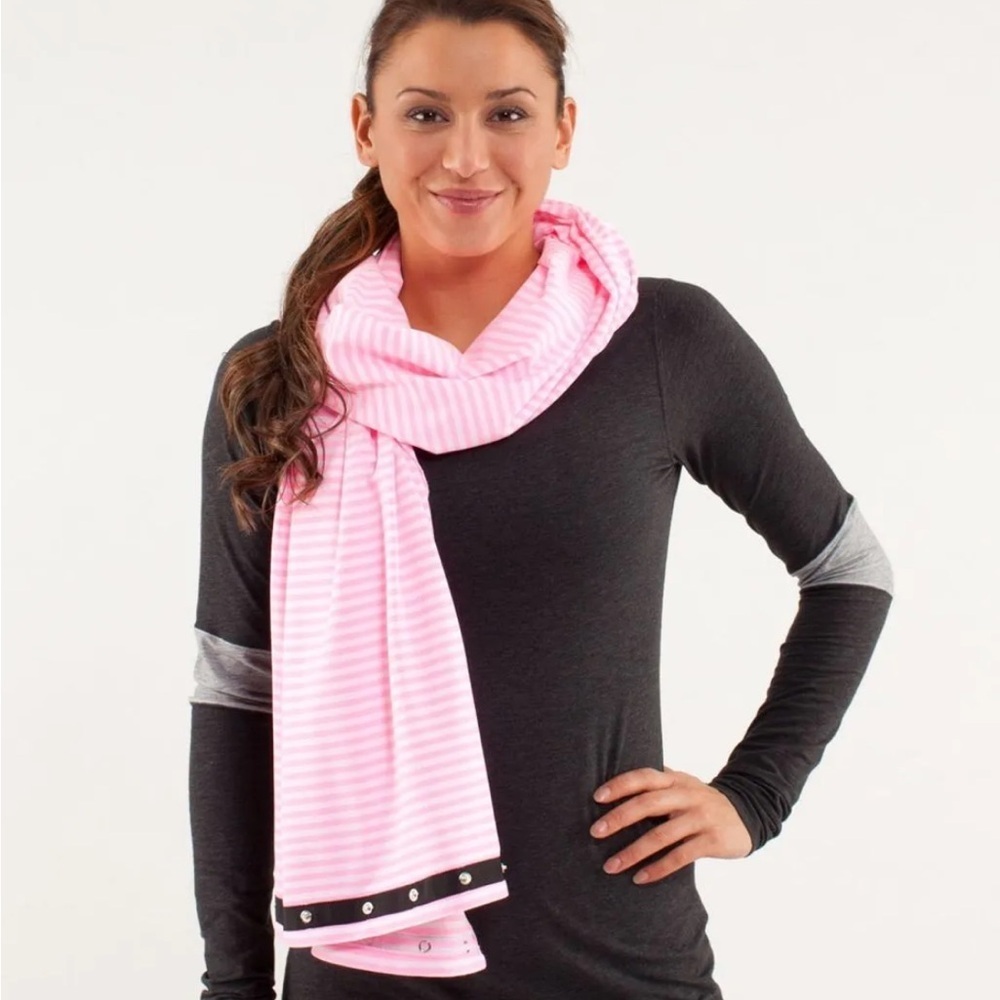 Lululemon Vinyasa Scarf *Luon Light
NWOT